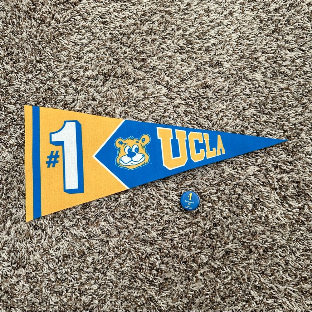 ❤️3 for $15 UCLA #1 Pennant and Pin❤️